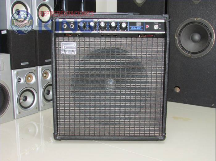 AMPLIFICADOR DE GUITARRA / BAJO ROLAND GA-20